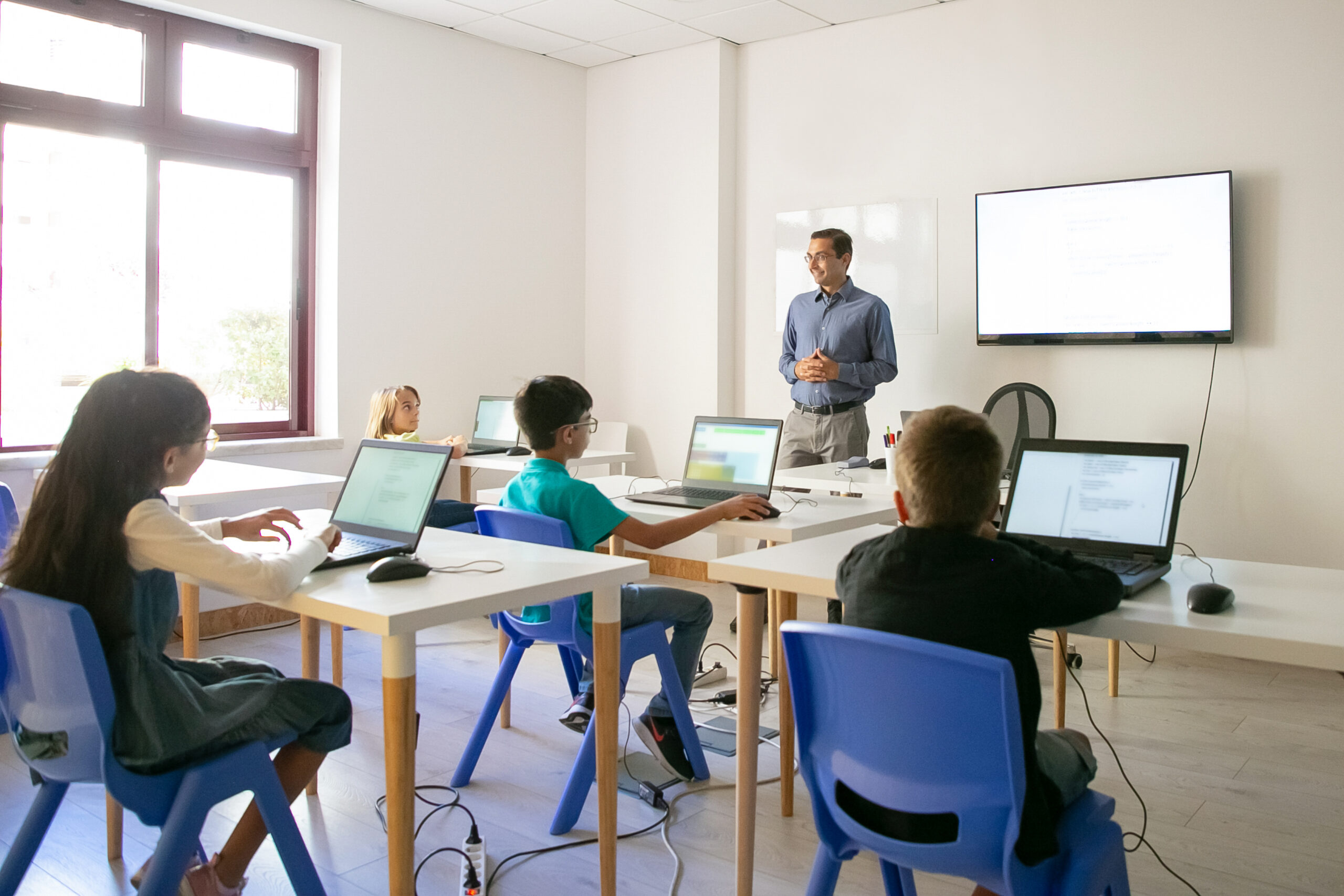 Revolutionizing Education: Embracing Technology for Engaging Classroom Experiences